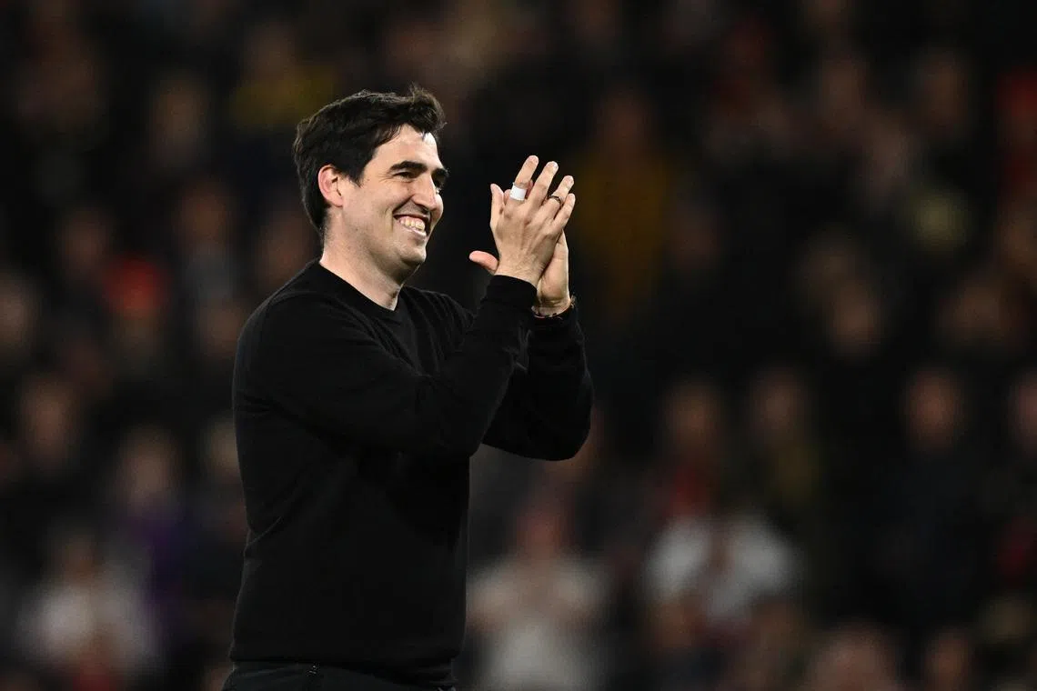 FILE PHOTO: Soccer Football - Premier League - AFC Bournemouth v Manchester City - Vitality Stadium, Bournemouth, Britain - May 19, 2026 AFC Bournemouth manager Andoni Iraola applauds fans after managing his last home match for the club REUTERS/Dylan Martinez/File Photo