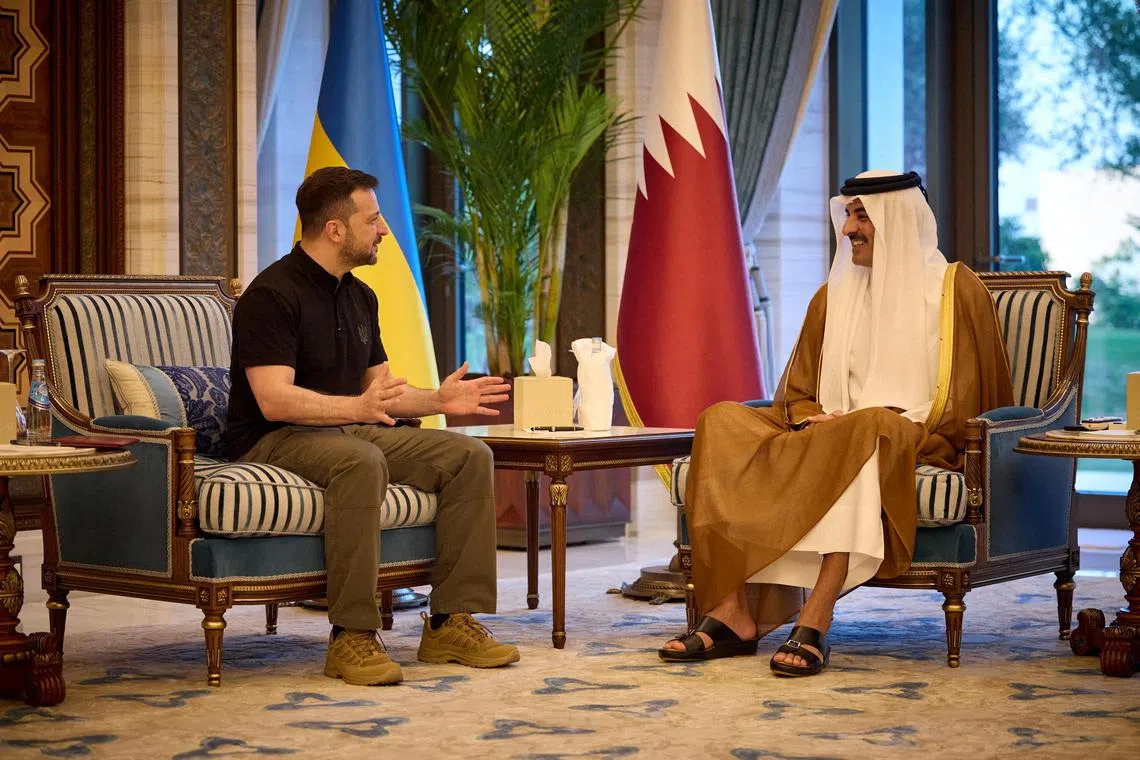 Ukrainian President Volodymyr Zelensky (left) and the Emir of Qatar, Sheikh Tamim bin Hamad al-Thani, meeting in Doha, on June 5.