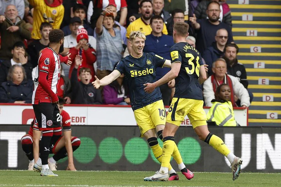 FILE PHOTO:Soccer Football - Premier League - Sheffield United v Newcastle United - Bramall Lane, Sheffield, Britain - September 24, 2023 Newcastle United's Sean Longstaff celebrates scoring their first goal with Anthony Gordon Action Images via Reuters/Jason Cairnduff/File Photo