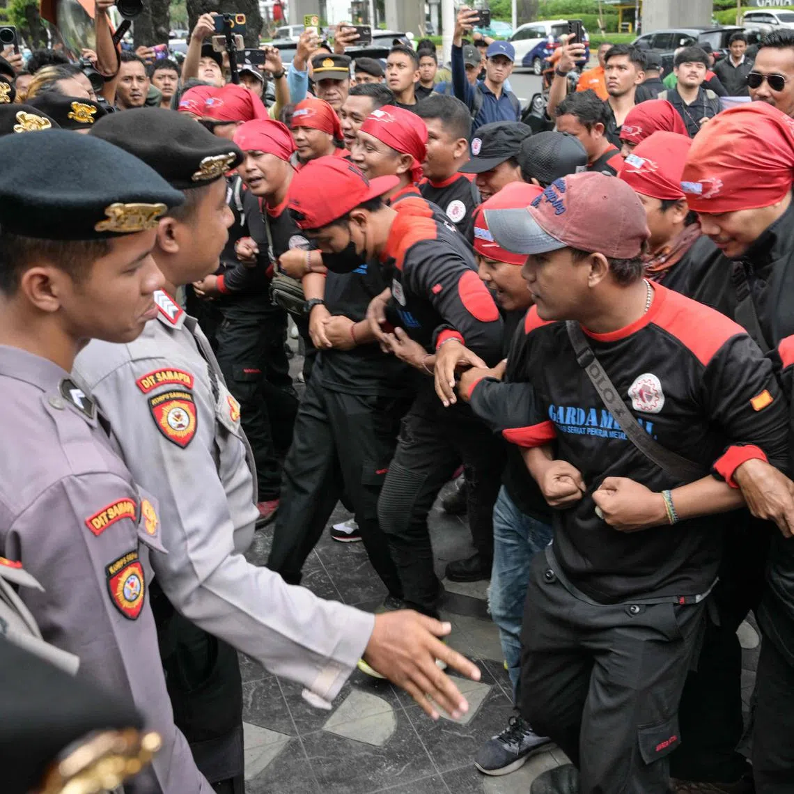 Indonesian workers demonstrating in front of the Malaysian embassy in Jakarta on Jan 30.