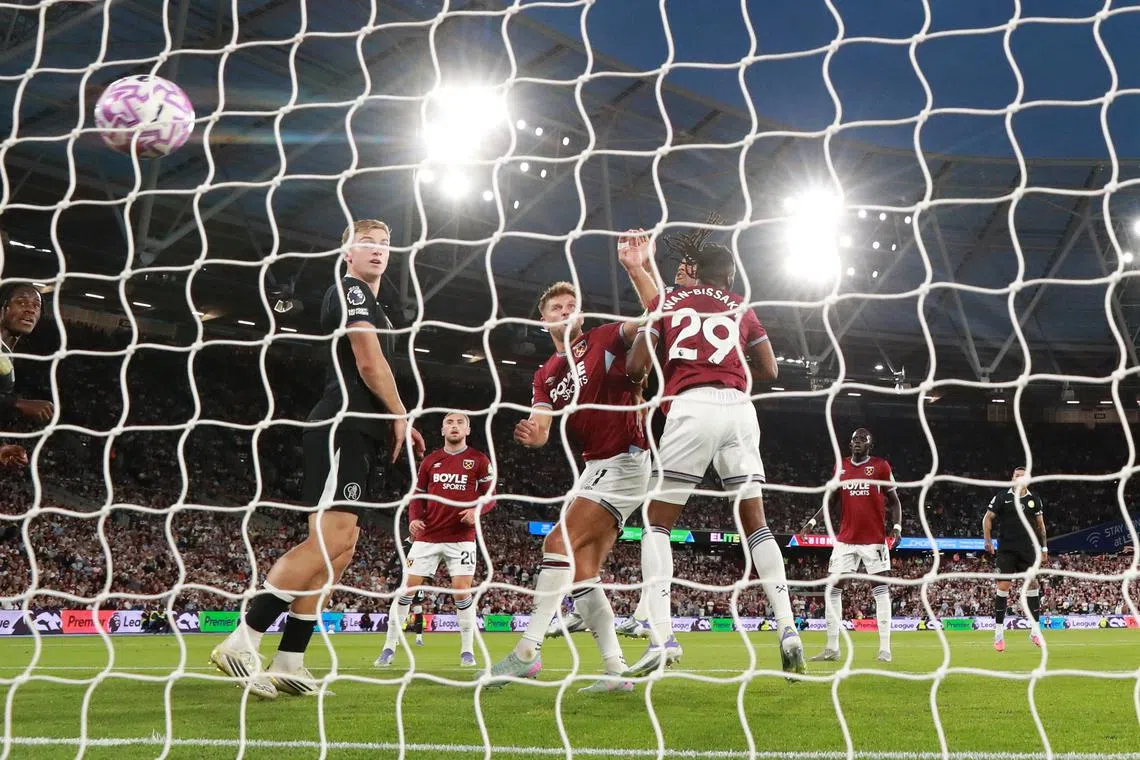 Soccer Football - Premier League - West Ham United v Chelsea - London Stadium, London, Britain - August 22, 2025  Chelsea's Joao Pedro scores their first goal Action Images via Reuters/Peter Cziborra