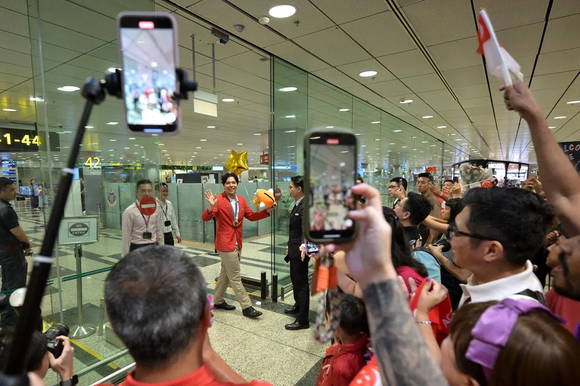 Singapore's Olympic bronze medallist Max Maeder returns to a hero's welcome. 