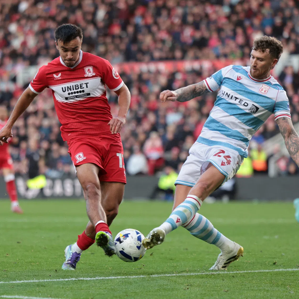 Soccer Football - Championship - Middlesbrough v Wrexham - Riverside Stadium, Middlesbrough, Britain - October 25, 2025 Middlesbrough's David Strelec in action with Wrexham's Dan Scarr Action Images/John Clifton EDITORIAL USE ONLY. NO USE WITH UNAUTHORIZED AUDIO, VIDEO, DATA, FIXTURE LISTS, CLUB/LEAGUE LOGOS OR 'LIVE' SERVICES. ONLINE IN-MATCH USE LIMITED TO 120 IMAGES, NO VIDEO EMULATION. NO USE IN BETTING, GAMES OR SINGLE CLUB/LEAGUE/PLAYER PUBLICATIONS. PLEASE CONTACT YOUR ACCOUNT REPRESENTATIVE FOR FURTHER DETAILS..