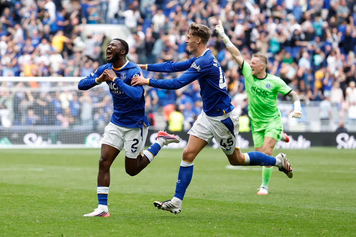 Maitland-Niles screamer earns Everton 2-2 draw with Man Utd