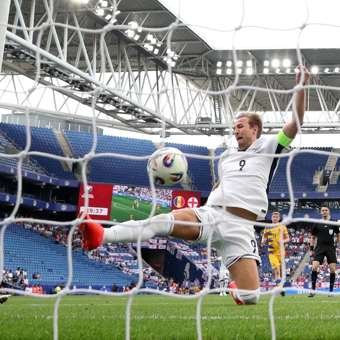 FILE PHOTO: Soccer Football - World Cup - European Qualifiers - Group K - Andorra v England - RCDE Stadium, Cornella de Llobregat, Spain - June 7, 2025 England's Harry Kane scores their first goal REUTERS/Albert Gea/File Photo