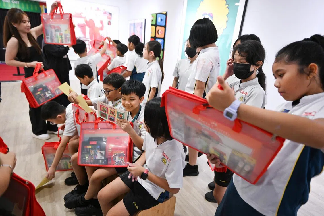 STSPMF beneficiaries collecting art bags filled with stationery to take home after their visit.