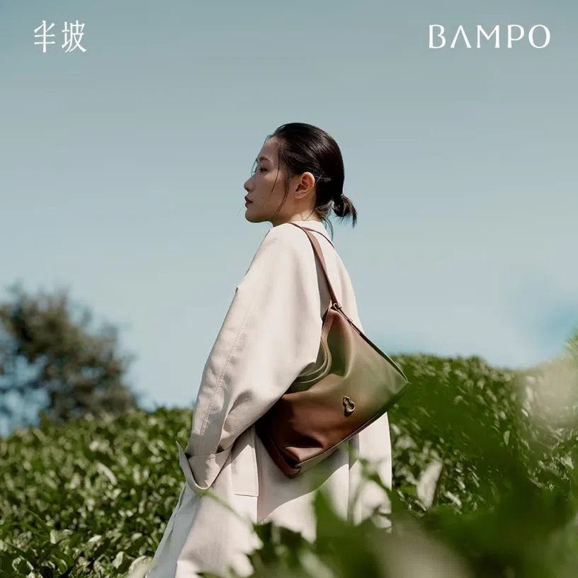 Bampo staged a fashion show in a Guaizhou tea plantation to launch its tea-scented leather bags.
