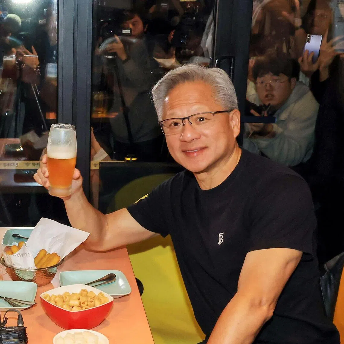 Samsung’s Jay Y Lee, Hyundai’s Chung Euisun and Nvidia’s Jensen Huang at a fried chicken restaurant in Seoul on Oct. 30.