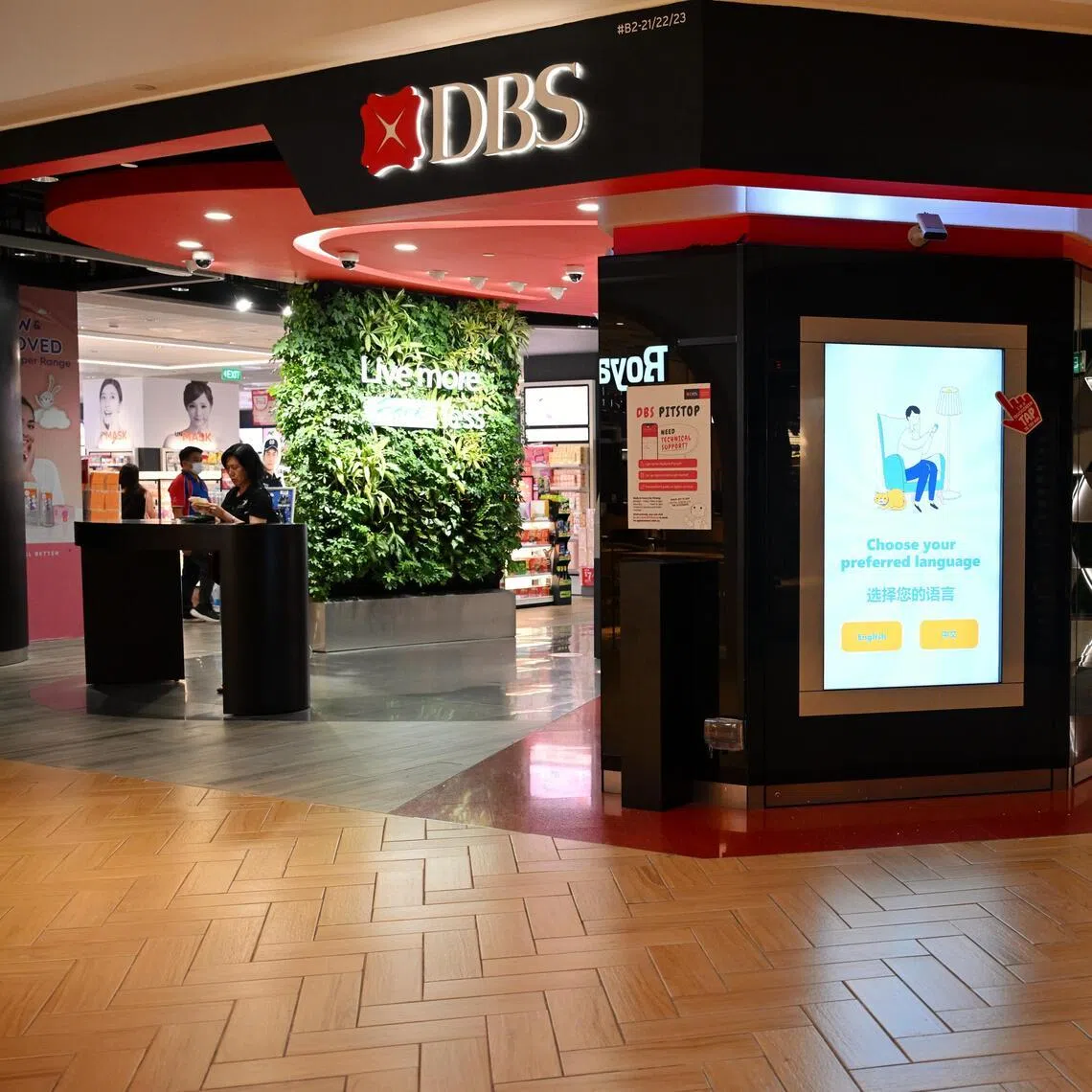 ST20260105_202694600983 Kua Chee Siong/ pixgeneric/ Generic pix of the DBS bank outlet at the Takashimaya Shopping Centre, on Jan 5, 2026.