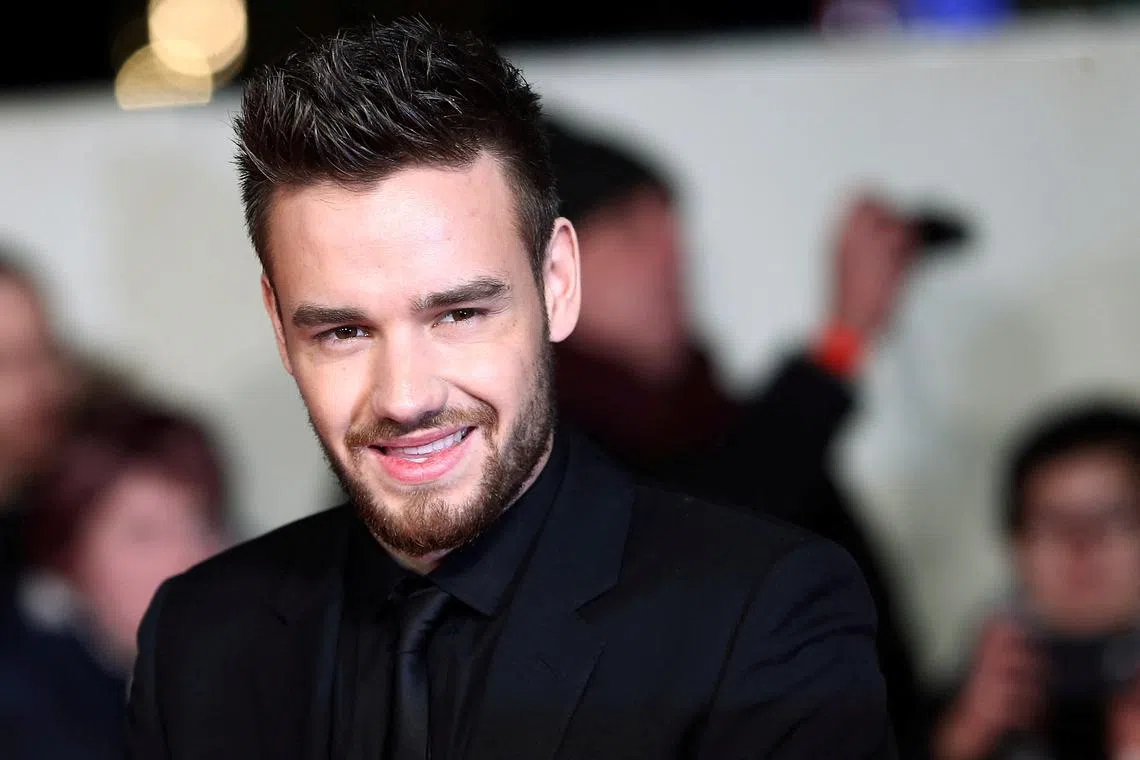 FILE PHOTO: Singer Liam Payne poses for photographers at the world premiere of the film \"I am Bolt\" in London, Britain, November 28, 2016. REUTERS/Neil Hall/File Photo