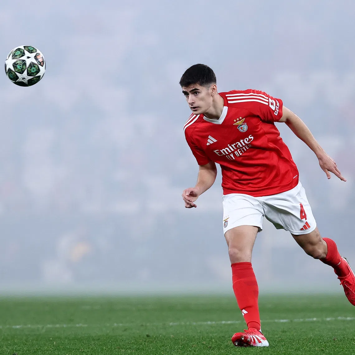 Soccer Football - Champions League - Round of 16 - First Leg - Benfica v FC Barcelona - Estadio da Luz, Lisbon, Portugal - March 5, 2025 Benfica's Antonio Silva in action REUTERS/Rodrigo Antunes