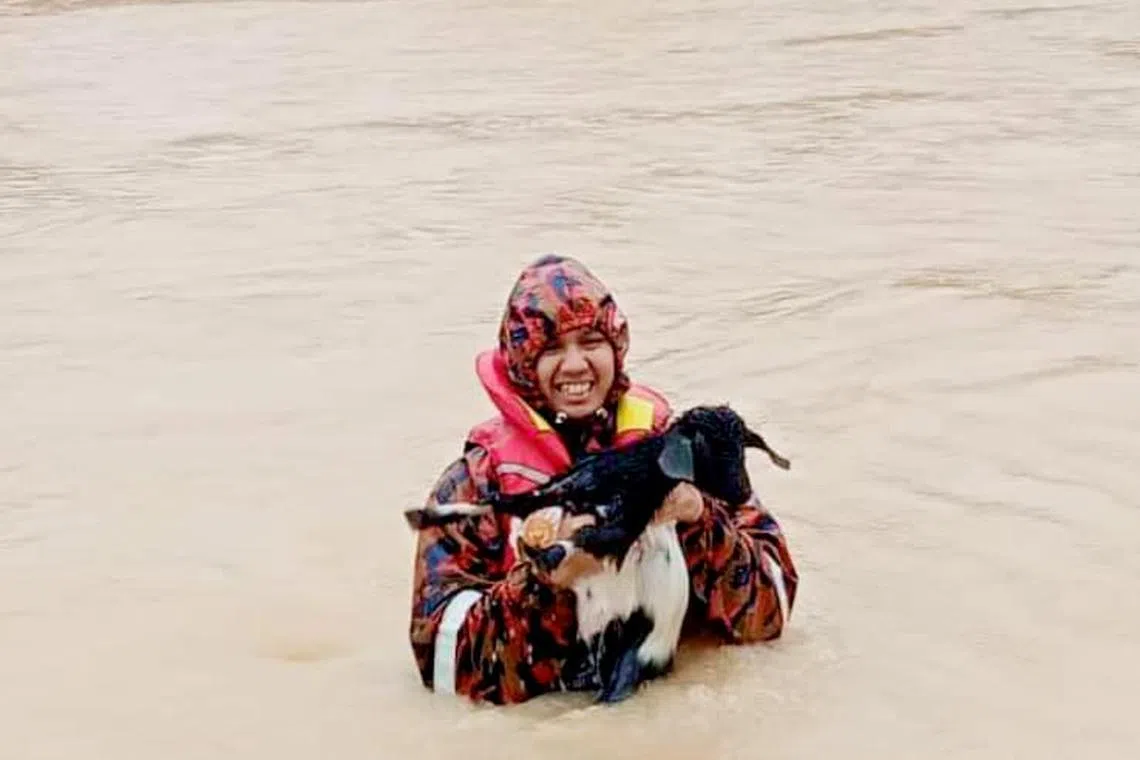 Fireman Charlsrickson James jumped out of the boat to rescue the kid.