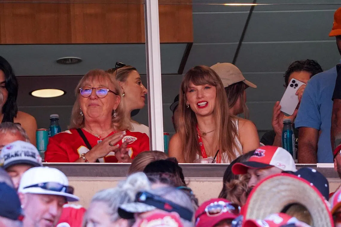 Swift attended the Kansas City Chiefs’ home game against the Chicago Bears on Sunday and was seen in the Kelce family box with the tight end’s mother, Donna.