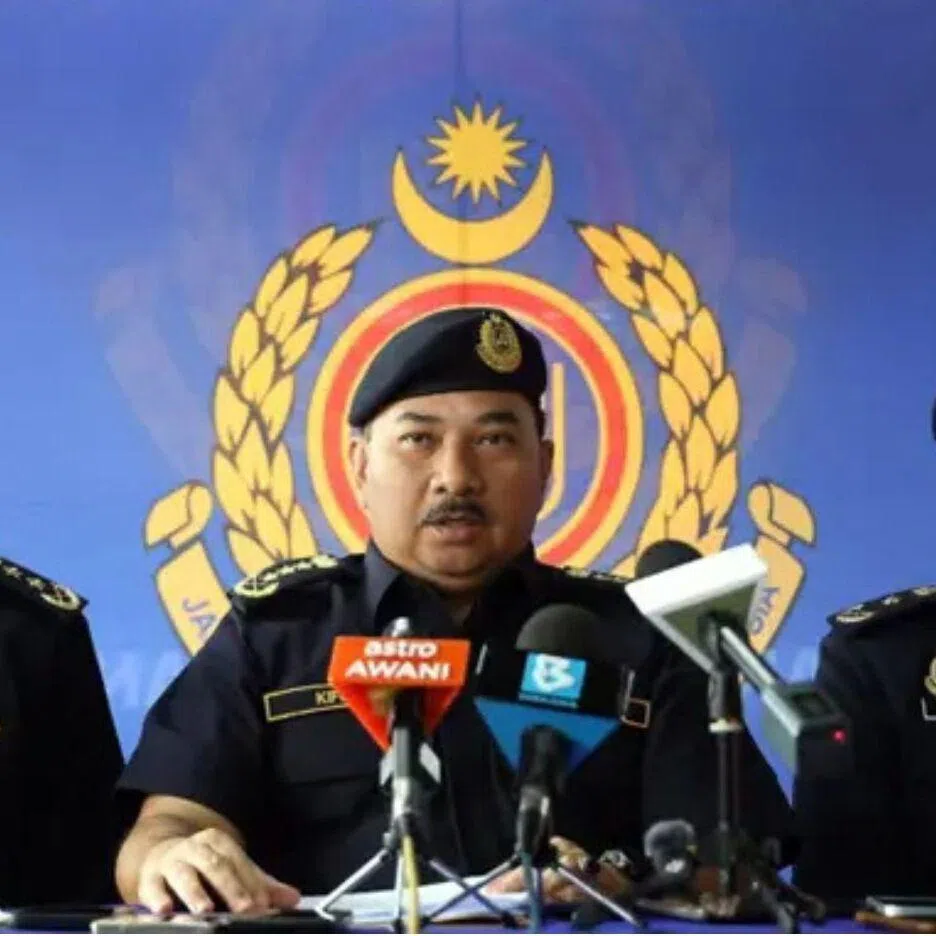 Malaysia's Road Transport Department Enforcement director Muhammad Kifli Ma Hassan (centre) at the press conference on Feb 6.