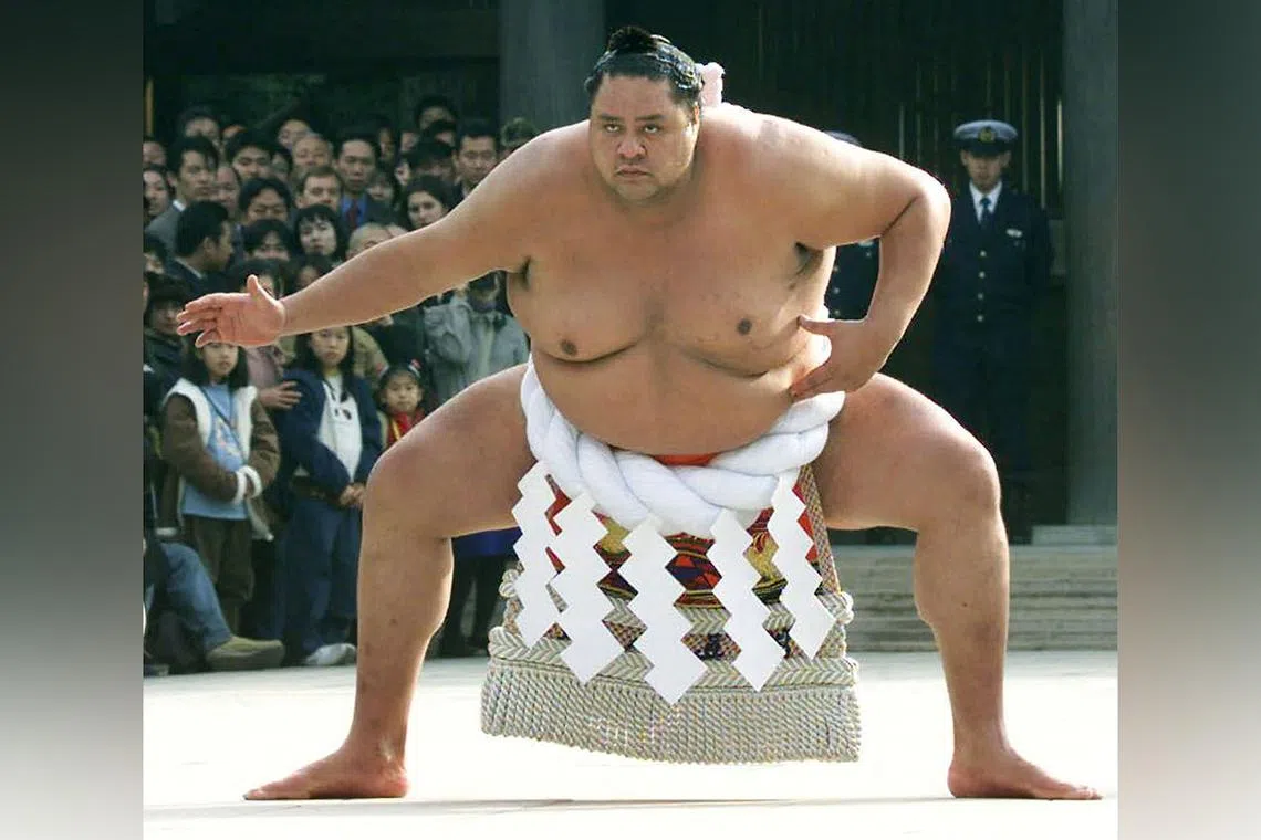 Hawaiian-born sumo wrestler Akebono performs a sacred ring-entering ritual at Tokyo's Meiji Shrine in January 2000.