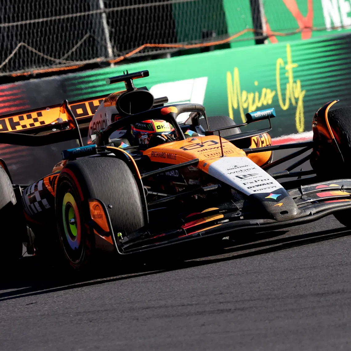 Formula One F1 - Mexico City Grand Prix - Autodromo Hermanos Rodriguez, Mexico City, Mexico - October 26, 2025 McLaren's Oscar Piastri in action during the race REUTERS/Henry Romero