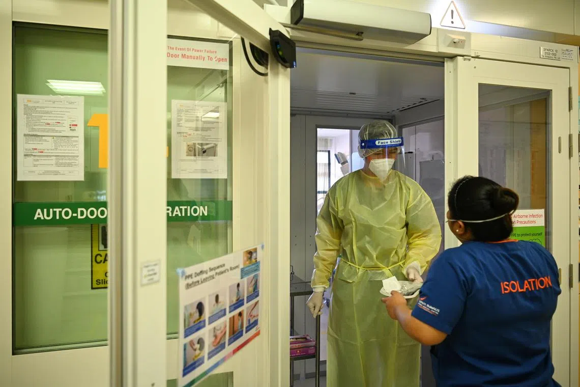 ST20211115-202196051835-Lim Yaohui-yhsgh/
Staff inside Ward 68 Isolation Ward in Singapore General Hospital on Nov 15, 2021.
Singapore hit over 5,000 daily Covid-19 cases for the first time on Oct. 27, 2021, with over 1,700 Covid-19 patients warded in hospitals and ICU utilisation rate at 79.2%. How are hospitals and healthcare workers coping during this period? The Straits Times takes an inside look into Singapore General Hospital's ICU and Emergency Department.
(ST PHOTO: LIM YAOHUI)