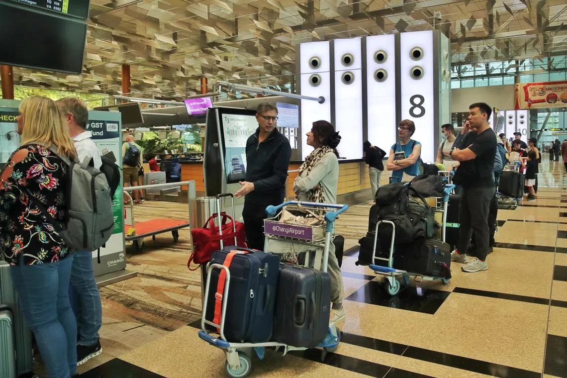 Passengers queueing to check-in for flight NZ283 to Auckland at Changi Airport Terminal 3 on Jan 31, 2023.