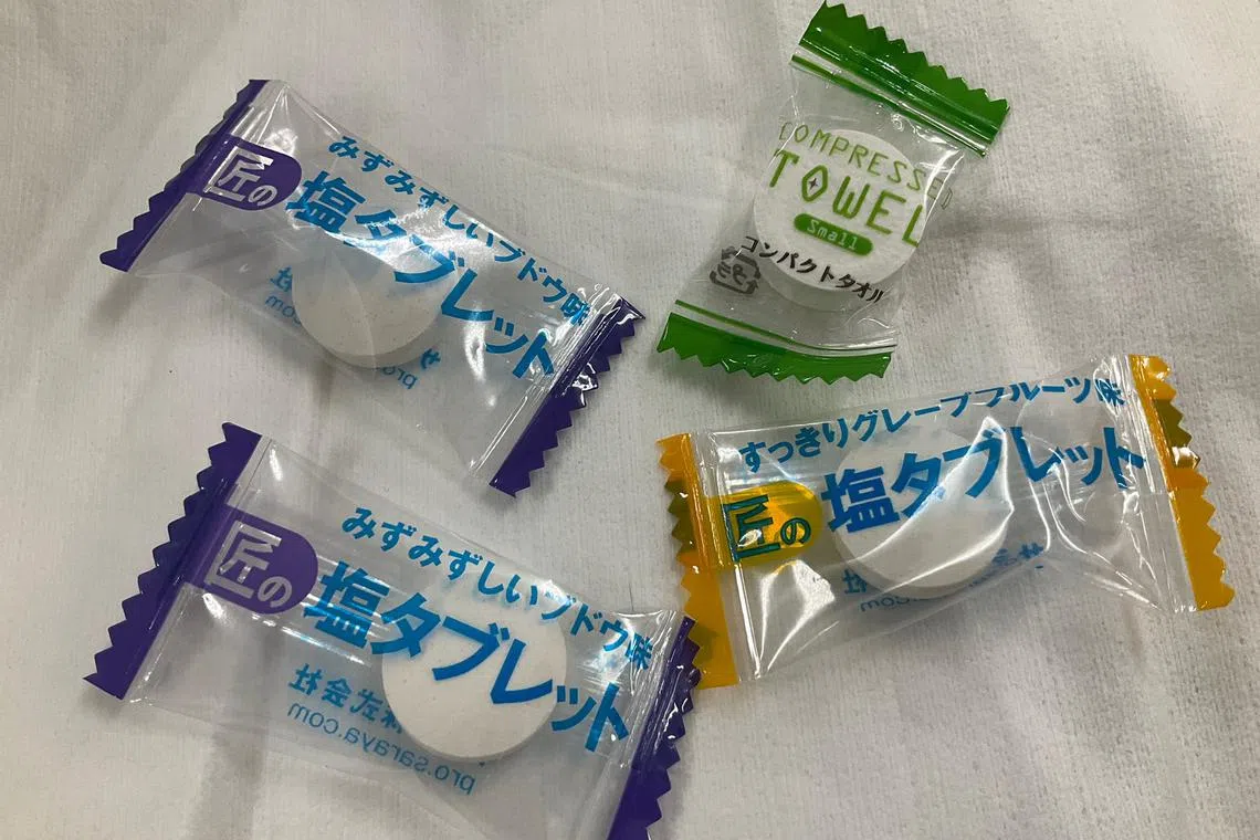 Mr Kappon posted a photo of a compressed towel along with 3 candies on social media.