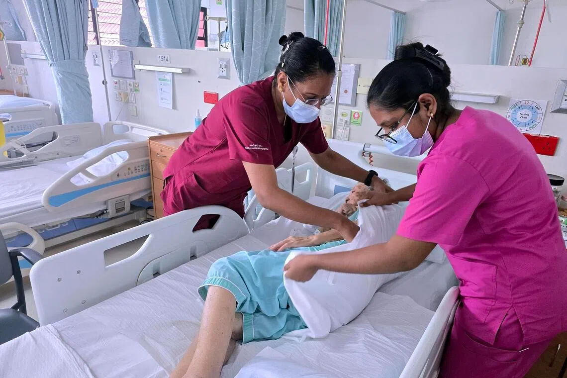 For bedbound patients at the Ang Mo Kio – Thye Hua Kwan Hospital, heat and moisture can also increase the risk of skin irritation and problems around existing wounds. Regular repositioning, skin checks and changing of bedding and clothing are important.