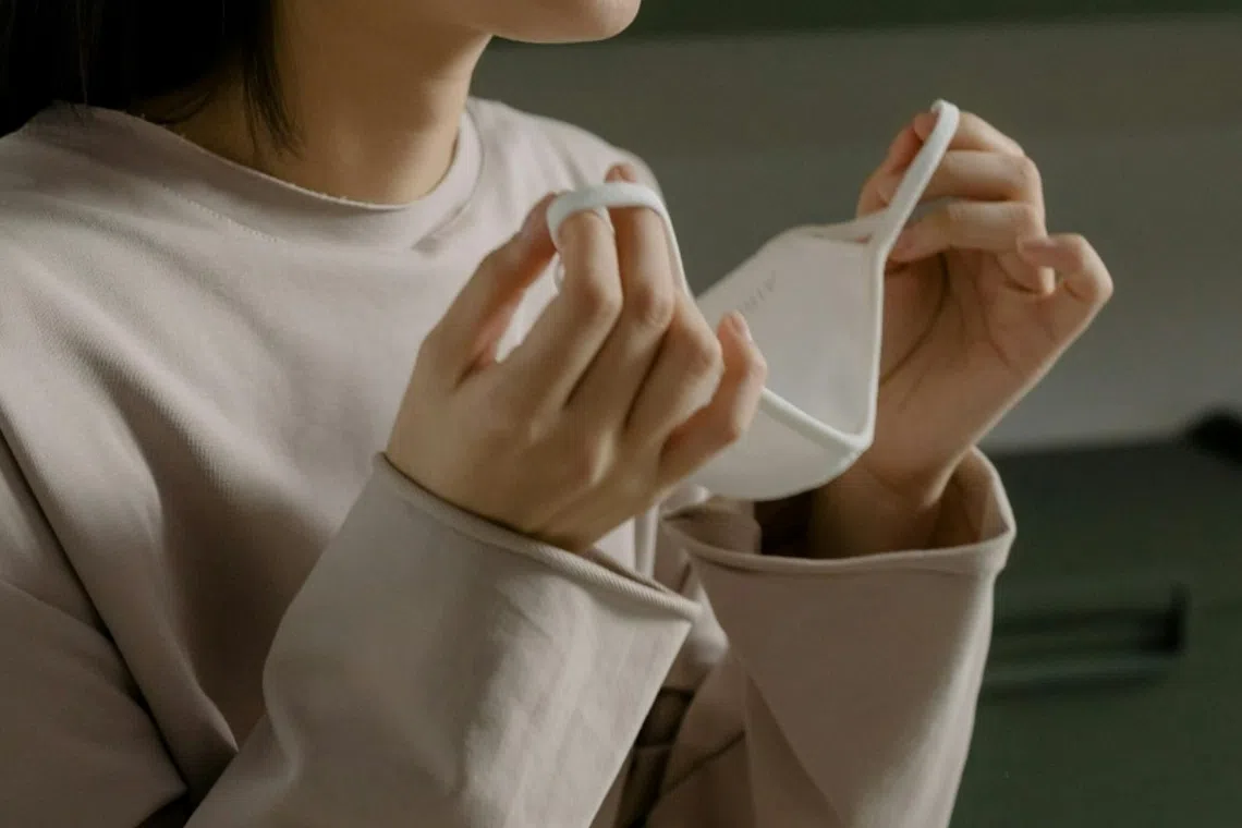 Residents at several locations in Johor Bahru have reported a strong chemical odour believed to be caused by pollution, with at least 139 people feeling unwell.