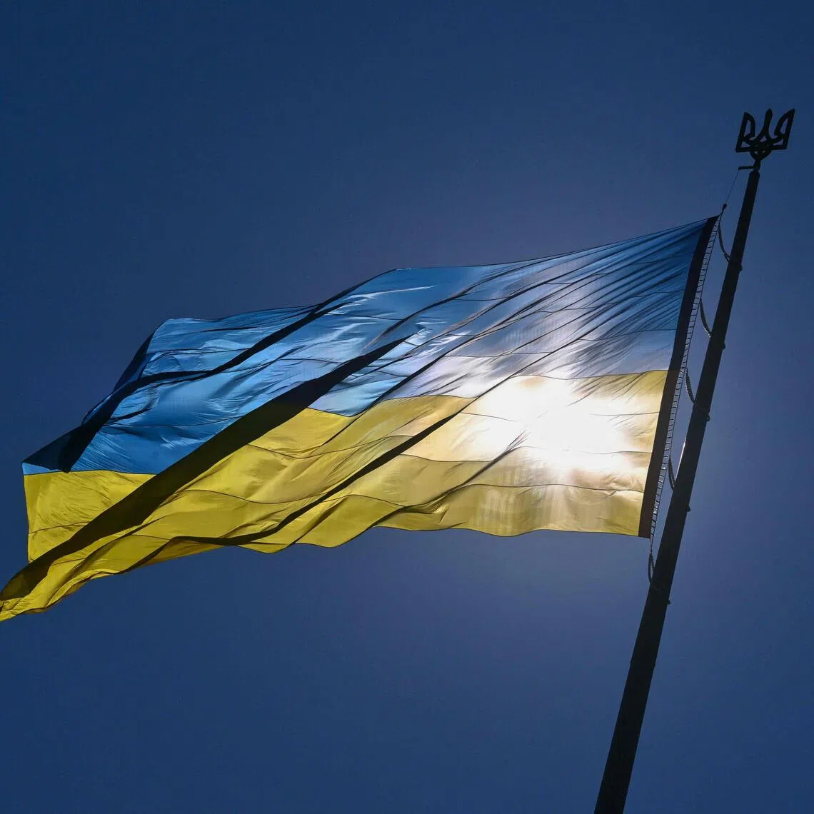 Intensifying Russian attacks on the southern Ukrainian city of Kherson risk cutting electricity and heating supplies for an extended period for residents.
