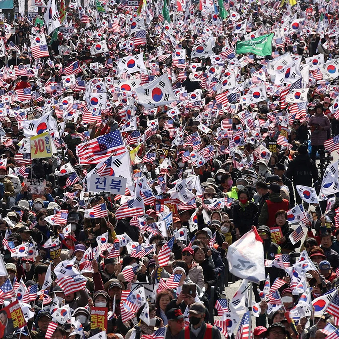 Far-right protesters chant slogans during a rally to support impeached South Korean President Yoon Suk Yeol in central Seoul, South Korea, March 15, 2025. REUTERS/Kim Hong-Ji TPX IMAGES OF THE DAY