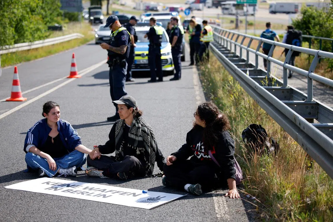 Protesters disrupt start of German air industry showcase