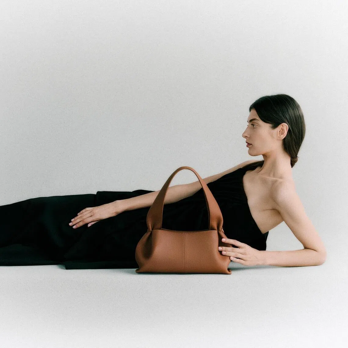 Polene Numero Neuf East West in Camel.