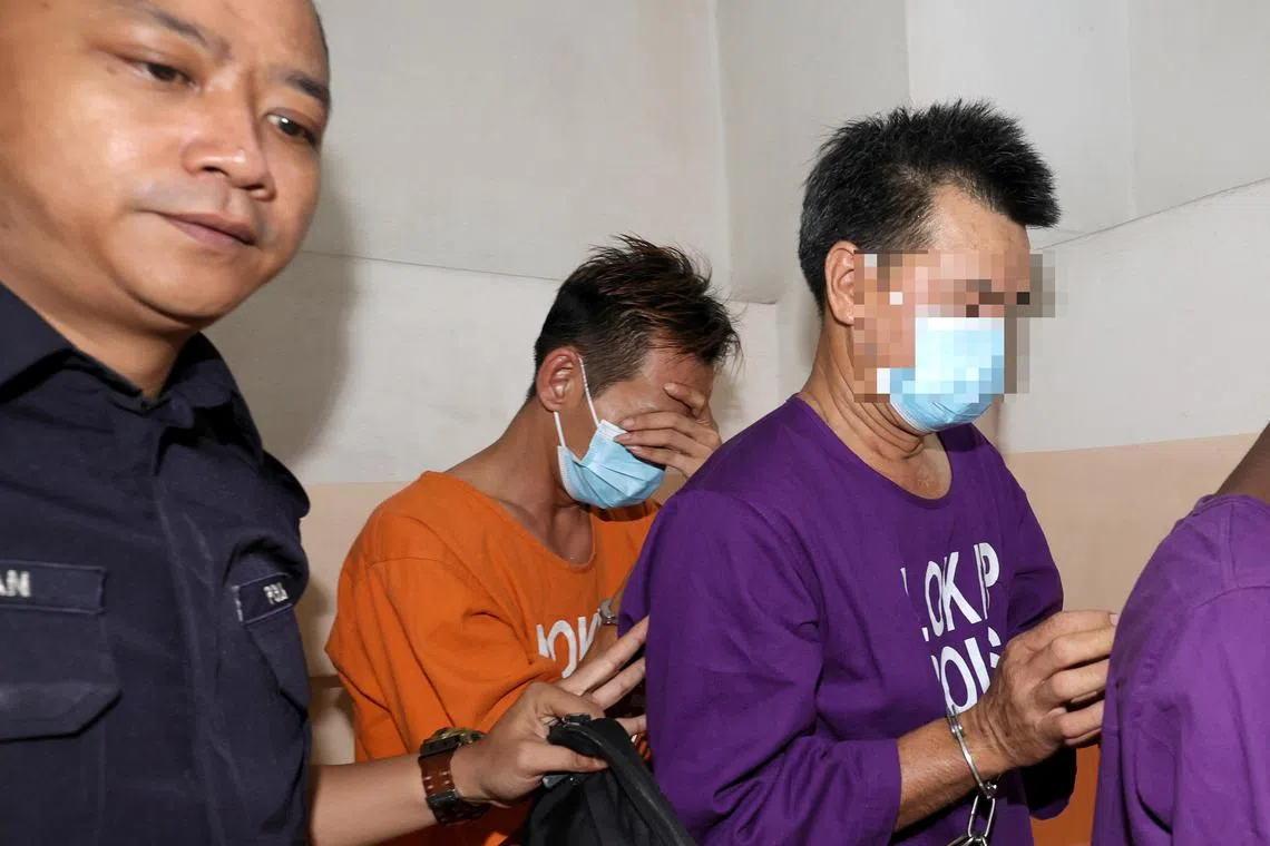 Google translate from Bernama text :
JOHOR BAHRU, 23 July - Two men and two women were remanded for four days starting today to help investigate the kidnapping of a six-year-old girl at a shopping center in Iskandar Puteri, last Saturday. The remand order was issued by Magistrate Suhaili Sapun after allowing an application submitted by the police to conduct an investigation in accordance with Section 365 of the Penal Code.
PHOTO: BERNAMA