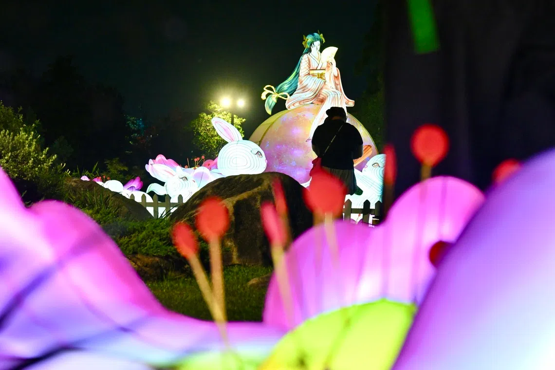 Bathed in the glow of the full moon, Princess Kaguya radiates elegance and tranquillity. A character from classic Japanese folklore, she is surrounded by blooming flowers, playful rabbits and drifting clouds, creating a dreamlike scene that celebrates beauty, peace and the magic of moonlit nights.