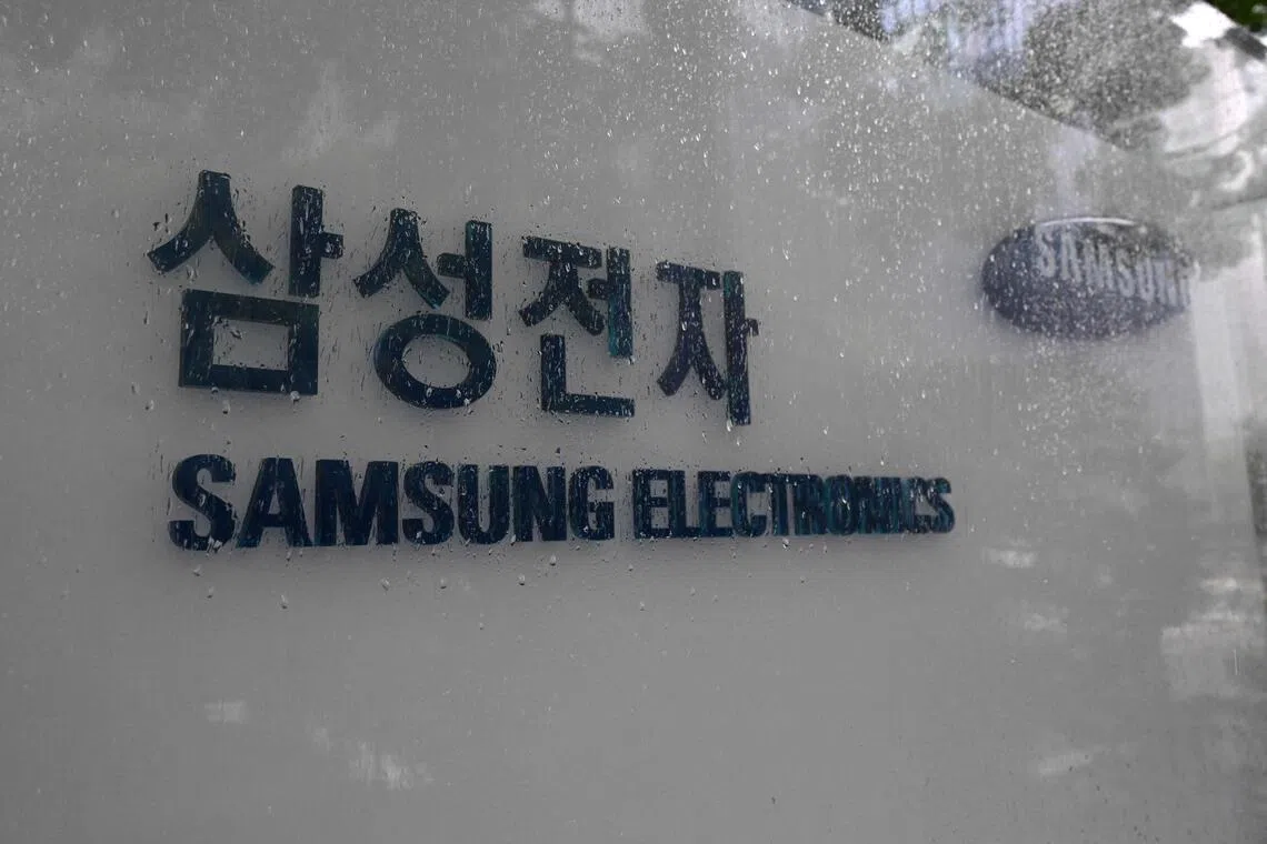 Workers from the company's smartphone, TV and home appliances divisions will receive smaller bonuses than those in the chip design units under the current deal.