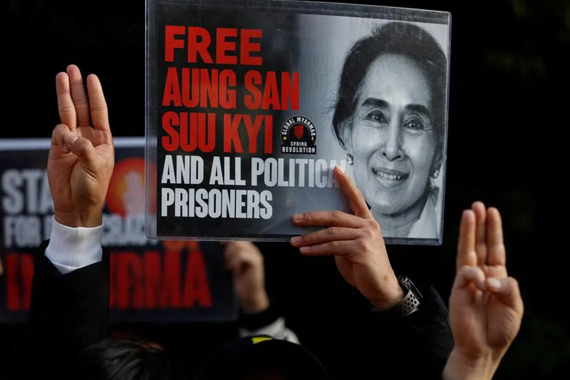 Myanmar protesters residing in Japan show off the portrait of Aung San Suu Kyi and raise three-finger salutes, during a rally to mark the second anniversary of Myanmar's 2021 military coup, outside the Embassy of Myanmar in Tokyo, Japan February 1, 2023.  REUTERS/Issei Kato/File Photo