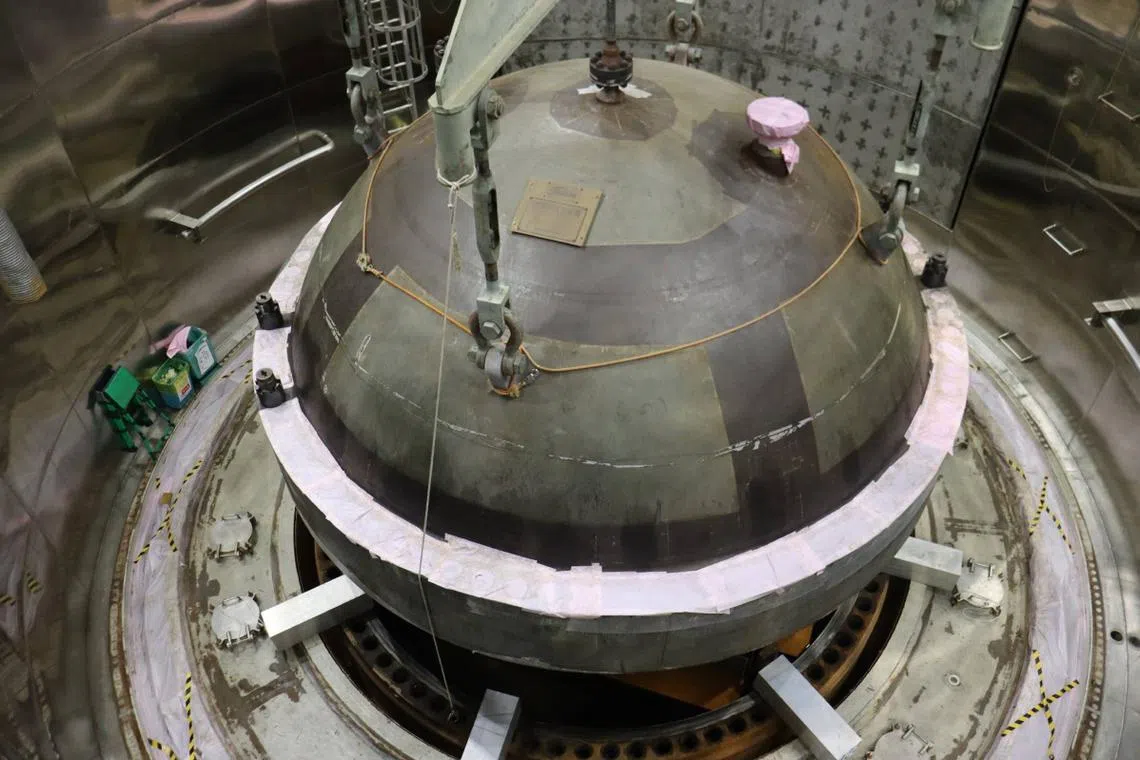 Chubu Electric began removing the top lid of its “Number Two” reactor at Hamaoka nuclear plant on March 17.