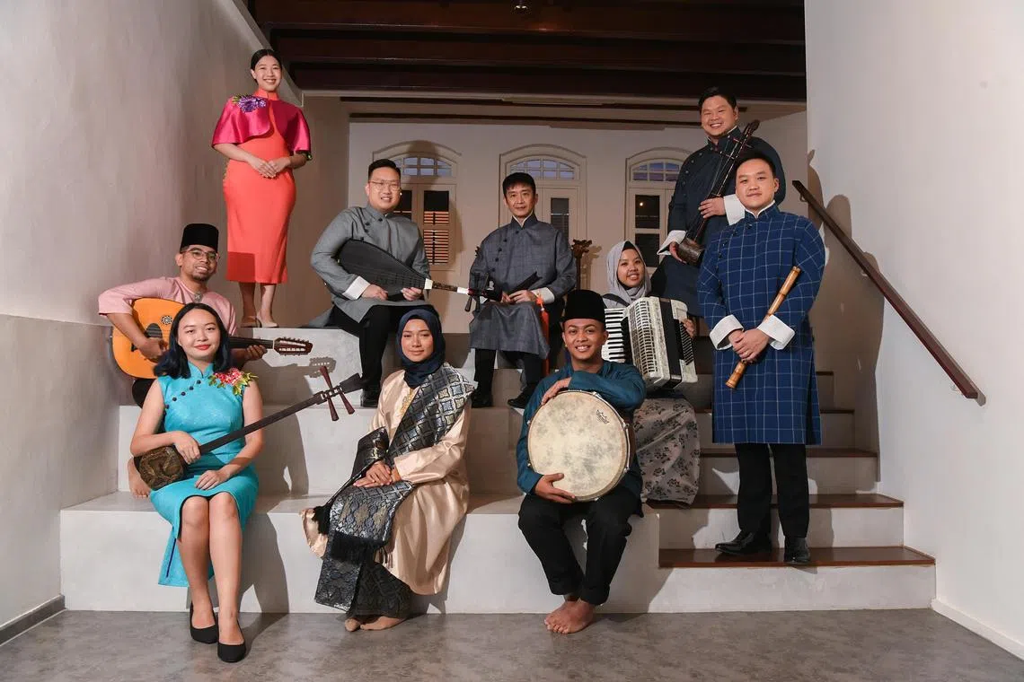 sfsiong

Siong Leng Musical Association and Gendang Akustika will stage "Longing" - a never-before-seen collaboration between Nanyin and Asli.

(ST PHOTO: AZMI ATHNI)