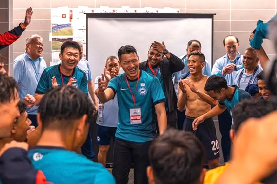 Acting Minister for Culture, Community and Youth David Neo addressing Singapore's national football team following their 2-1 away win over Hong Kong on Nov 18.