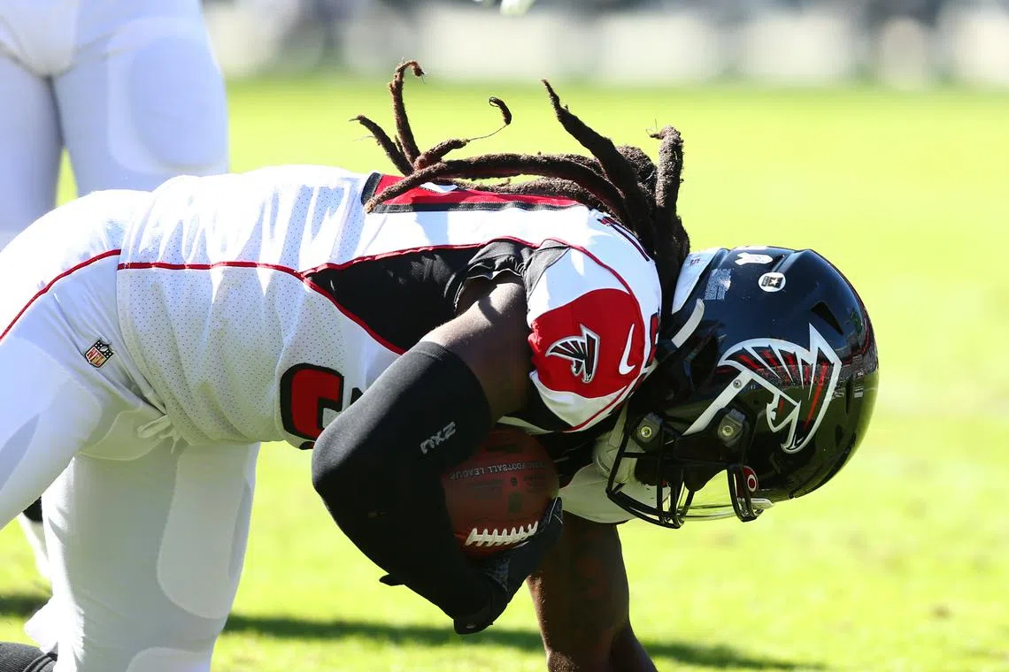 FILE PHOTO: Nov 17, 2019; Charlotte, NC, USA; Atlanta Falcons outside linebacker De'Vondre Campbell (59) intercepts a pass during the first quarter against the Carolina Panthers at Bank of America Stadium. Mandatory Credit: Jeremy Brevard-USA TODAY Sports/File Photo
