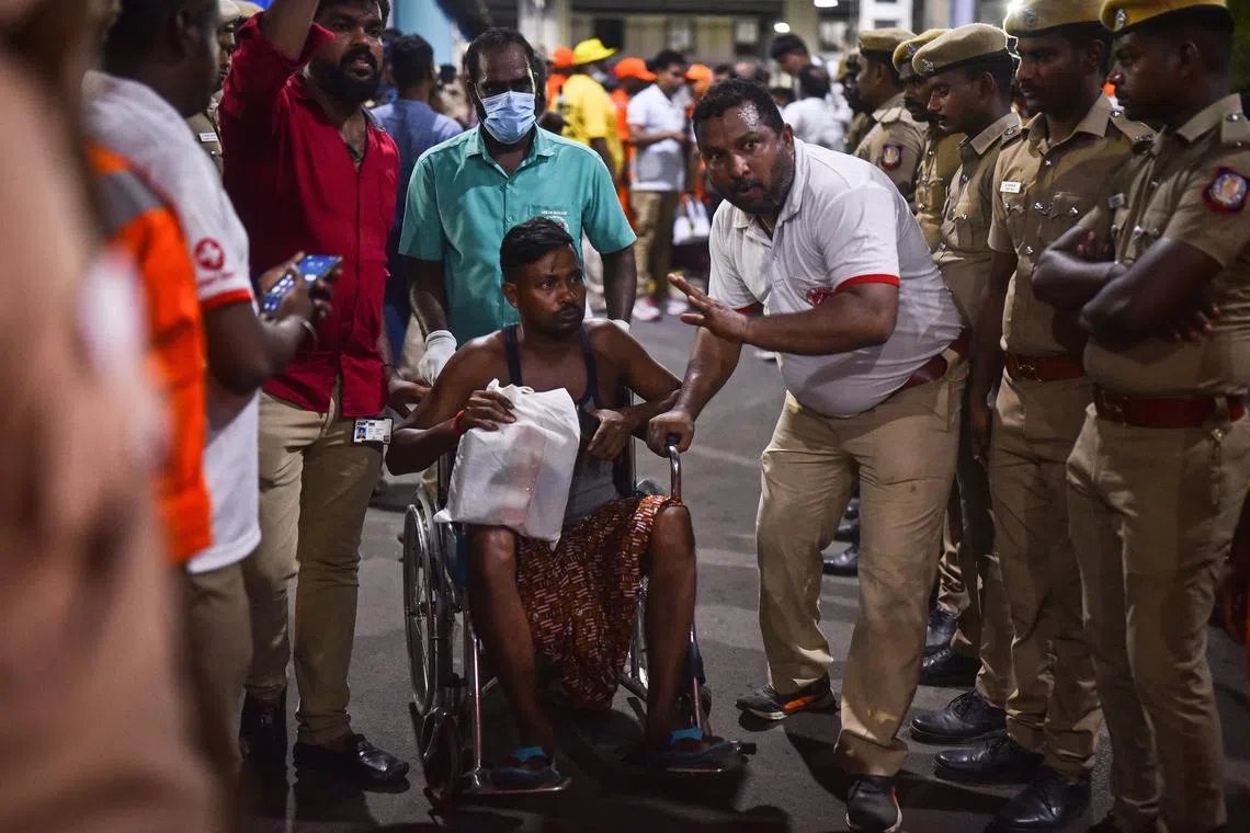 epa10671919 An injured passenger who was affected by the triple train accident in Odisha is transferred to Rajiv Gandhi government hospital after arriving on a special train at the Chennai Central railway station, in Chennai, India, 04 June 2023. More than 130 passengers who survived the triple train accident in Odisha's Balasore district arrived at Chennai Central railway station on a special train during the early hours on 04 June 2023. A special medical team with 36 doctors and 30 medical staff provided first aid to the injured passengers on arrival. Passengers with minor injuries have been shifted to the Rajiv Gandhi government hospital for treatment.  EPA-EFE/IDREES MOHAMMED