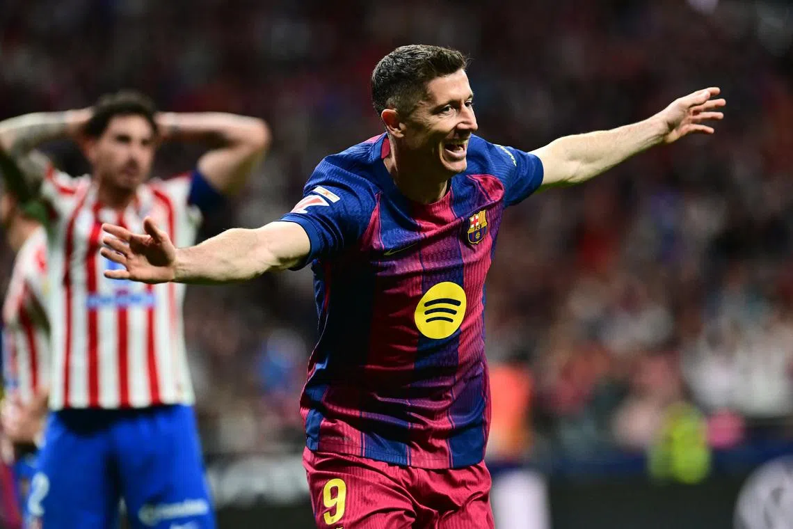Soccer Football - LaLiga - Atletico Madrid v FC Barcelona - Riyadh Air Metropolitano, Madrid, Spain - April 4, 2026 FC Barcelona's Robert Lewandowski celebrates scoring their second goal REUTERS/Juan Barbosa