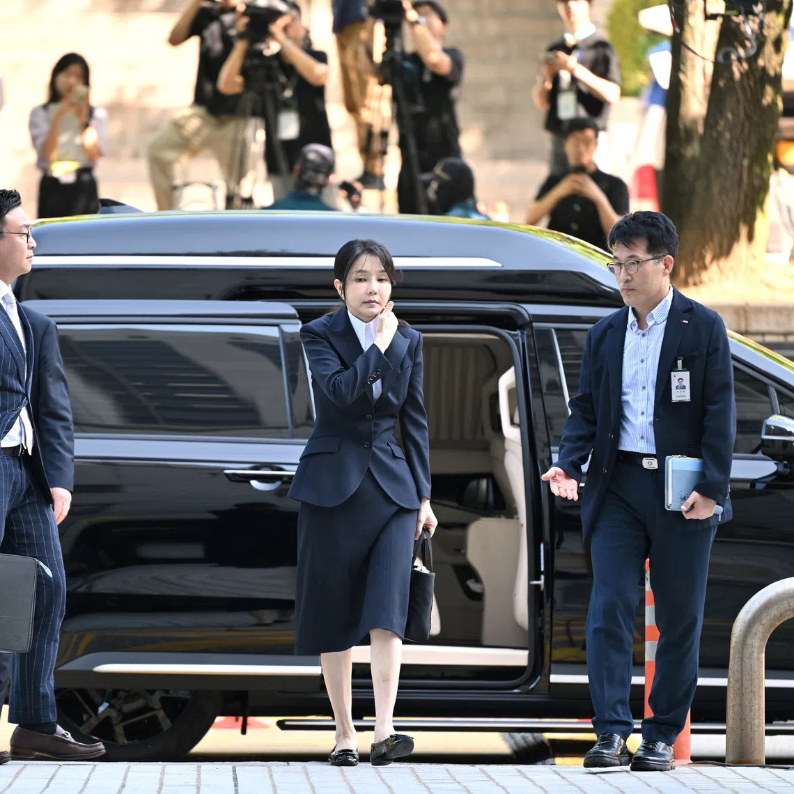 South Korea's former first lady Kim Keon Hee, wife of impeached former president Yoon Suk Yeol, arrives at a court to attend a hearing to review her arrest warrant requested by special prosecutors at the Seoul Central District Court, in Seoul, South Korea August 12, 2025. JUNG YEON-JE/Pool via REUTERS