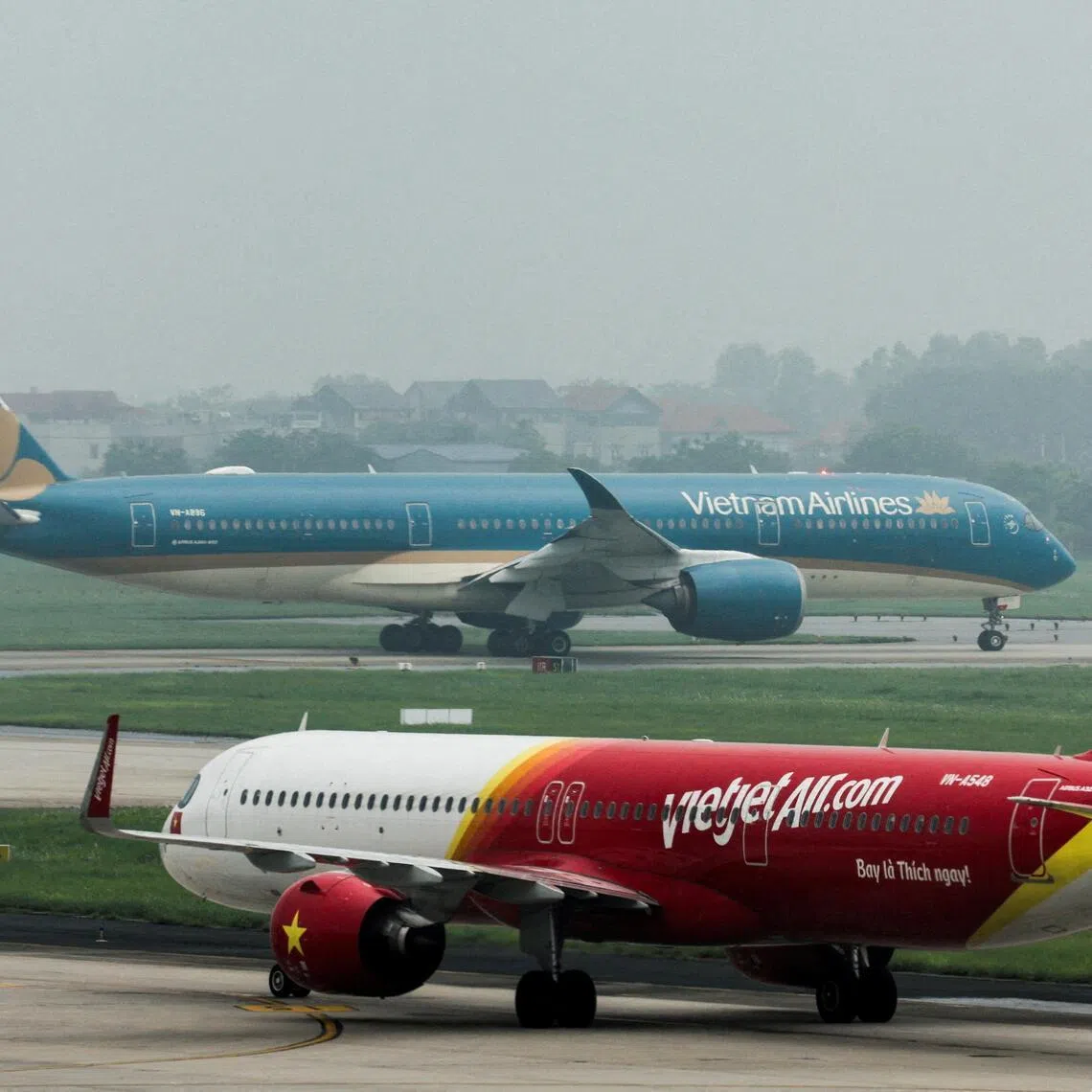 With no certainty that jet fuel prices will return to pre-war lows, chief executives are having to rethink expansion plans and plane orders.