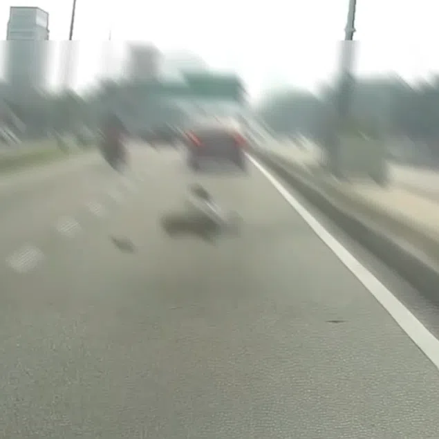 Investigations showed that the woman was apparently anxious and feared for her safety because the driver had been allegedly watching her through the rearview mirror without a proper reason.