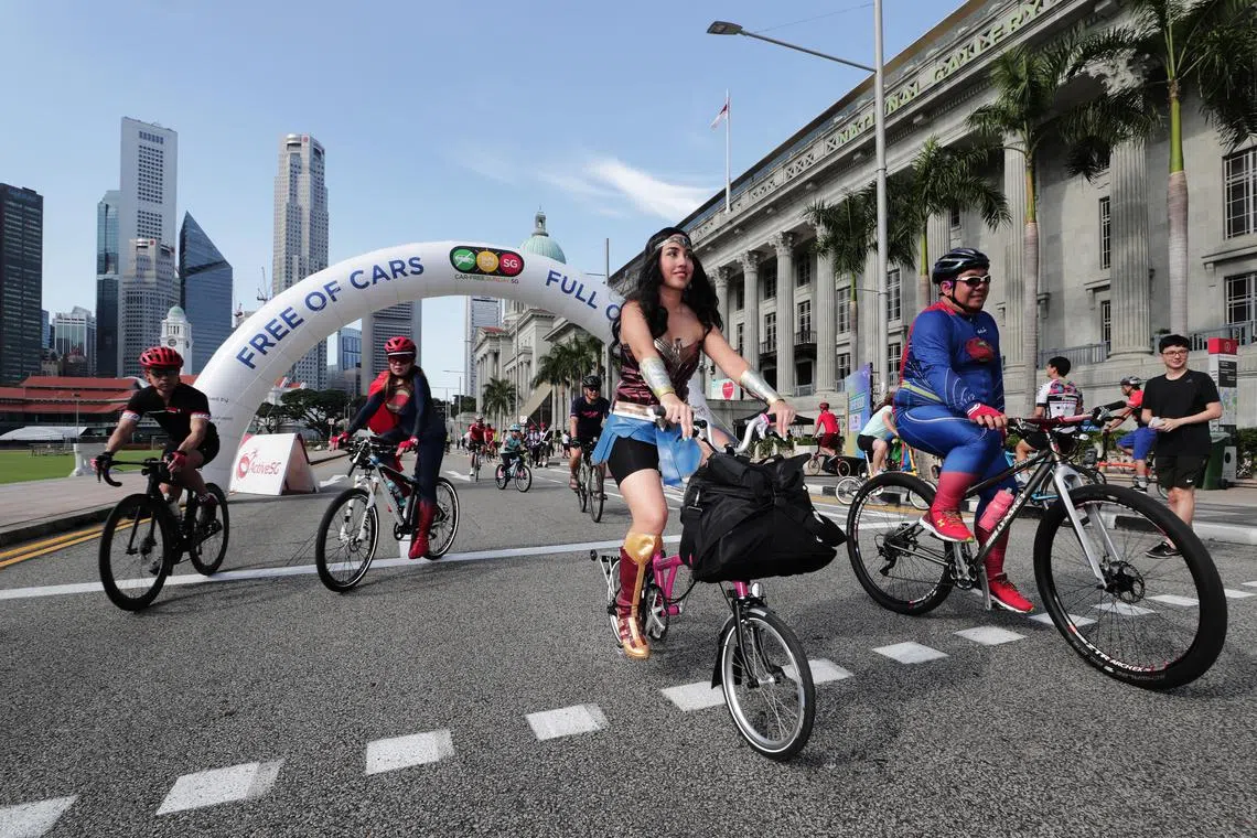 People cycling near National Gallery Singapore during the last Car-Free Sunday event in 2019.