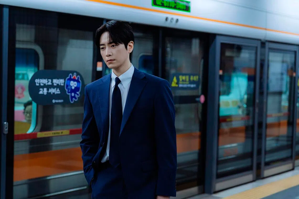lee20 - Lee Jun-hyuk in The Ordinary Jackpot

source/copyright: HBO MAX
free for publicity use