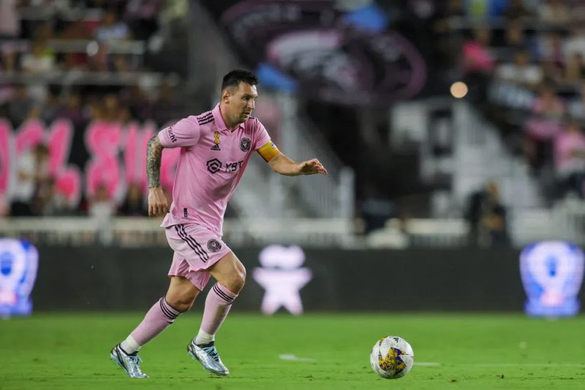 FILE PHOTO: Sep 20, 2023; Fort Lauderdale, Florida, USA; Inter Miami CF forward Lionel Messi (10) runs with the ball against the Toronto FC during the first half at DRV PNK Stadium. Mandatory Credit: Sam Navarro-USA TODAY Sports/File Photo