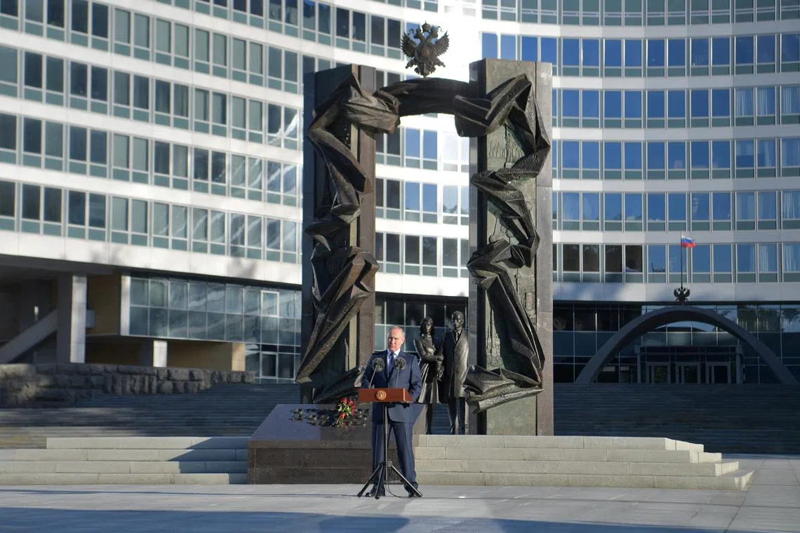 FILE PHOTO: Russian President Vladimir Putin gives a speech in front of the monument \"Fatherland, Valor, Honor\" near the headquarters of the Foreign Intelligence Service of the Russian Federation (SVR), in Moscow, Russia June 30, 2022. Sputnik/Aleksey Nikolskyi/Kremlin via REUTERS/File Photo