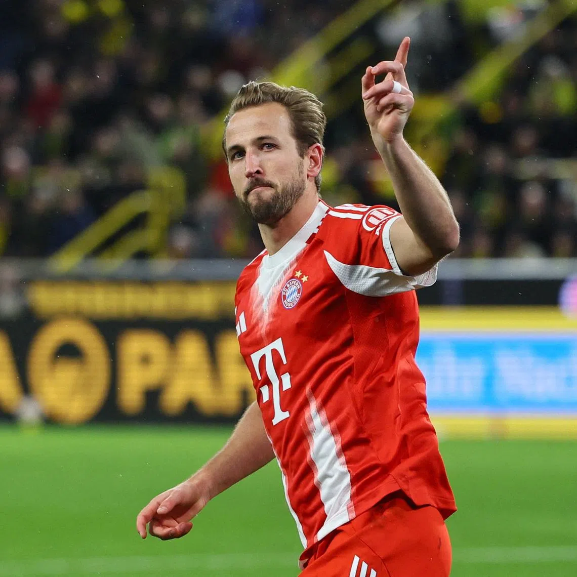 Soccer Football - Bundesliga - Borussia Dortmund v Bayern Munich - Signal Iduna Park, Dortmund, Germany - February 28, 2026 Bayern Munich's Harry Kane celebrates scoring their first goal REUTERS/Wolfgang Rattay