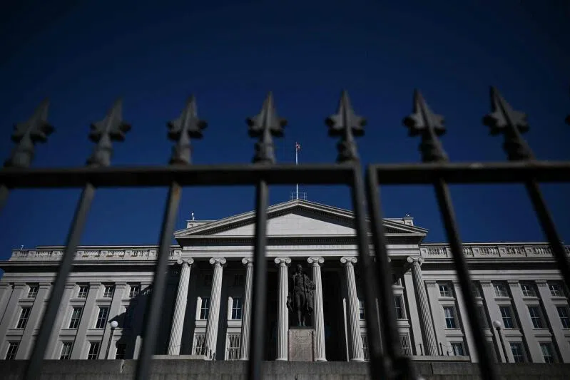 US budget deficit falls 2% to $2.3 trillion in fiscal 2025