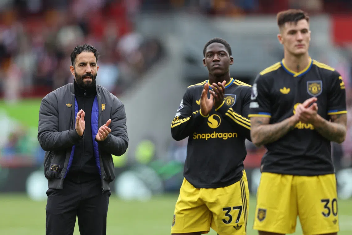Soccer Football - Premier League - Brentford v Manchester United - GTech Community Stadium, London, Britain - September 27, 2025 Manchester United manager Ruben Amorim looks dejected after the match REUTERS/David Klein