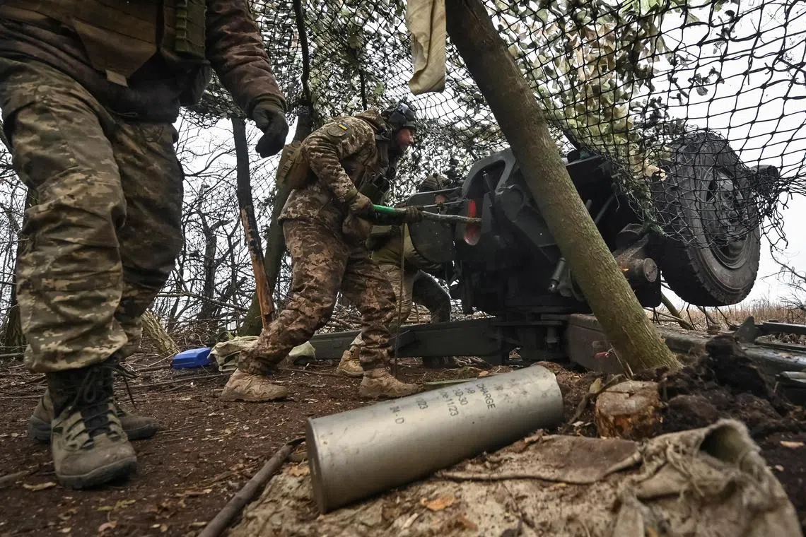 Servicemen of 110th Brigade of the Territorial Defence Forces fire a D-30 howitzer towards Russian troops at a position in a front line, amid Russia's attack on Ukraine, in Zaporizhzhia region, Ukraine December 4, 2024. REUTERS/Stringer